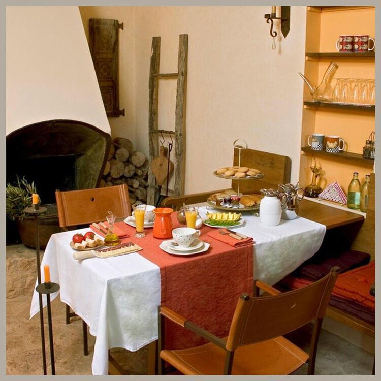 Alodia Guest House Alquezar Room photo